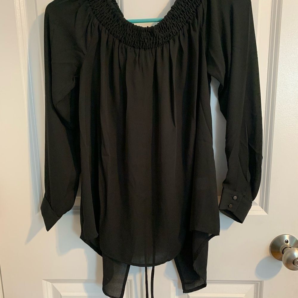 Krisa Size Small Chic Black Women's Blouse Ruched Neckline Revolve